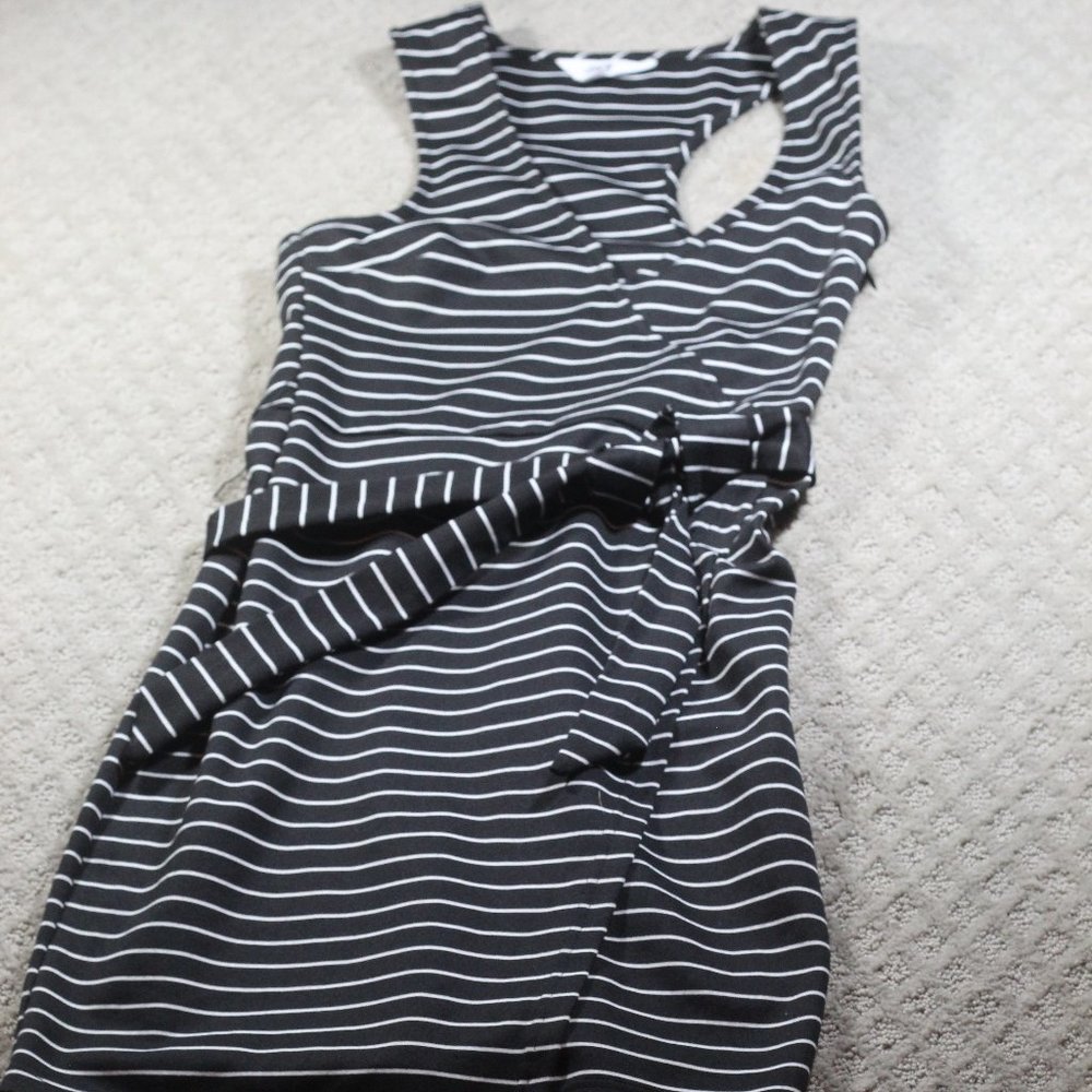 Jack by BB Dakota Size XS Black & White Striped Sleeveless Bodycon Belted Dress